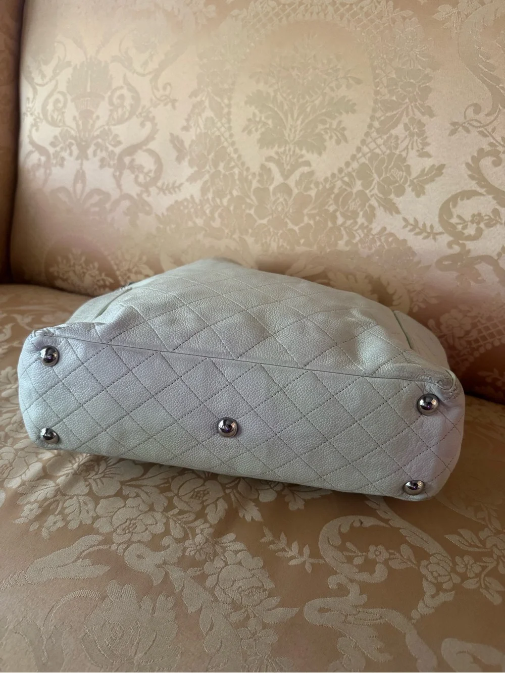 CHANEL White Quilted Leather Chain Shoulder Tote
